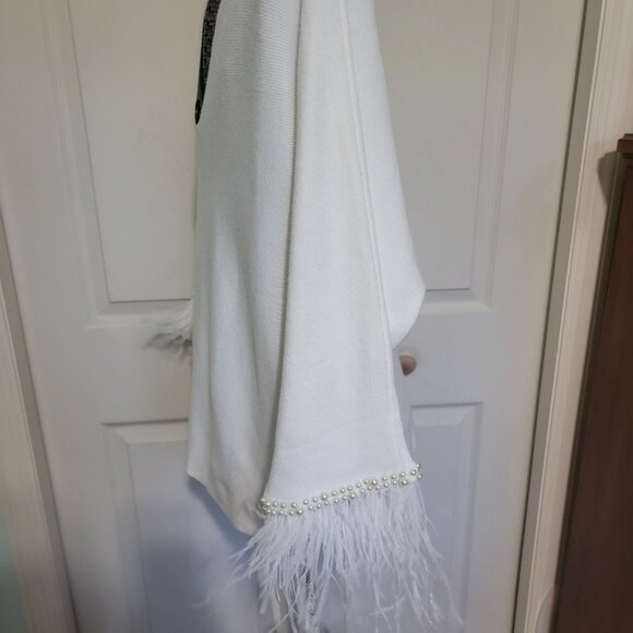 Siani Milano White Tunic-Style  Sweater Top-Feathers & Pearl Sleeves  (Large) - Picture 7 of 12
